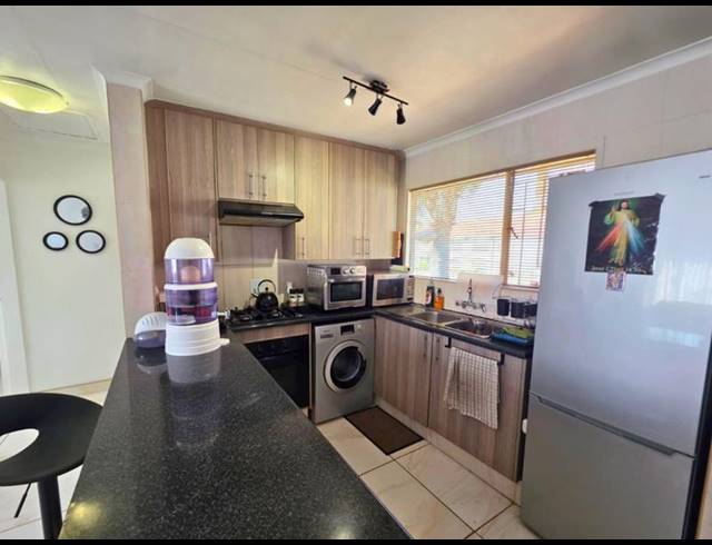 1 BEDROOM APARTMENT FOR SALE IN GLEN MARAIS